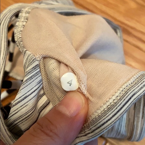 Lululemon sports bra - Picture 3 of 3